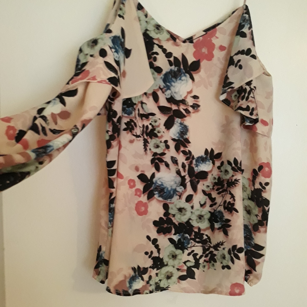 Long sleeves cold shoulder blouse